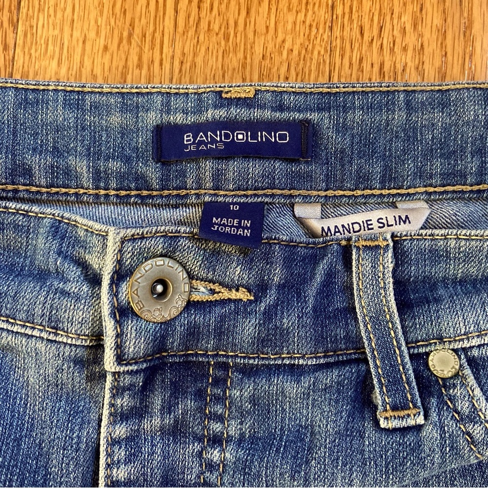 Bandolino Mandie Slim Jeans in Blue.
